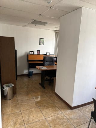 Clinica médica en Edificio Las Americas zona 14 — miniatura 2 de 8