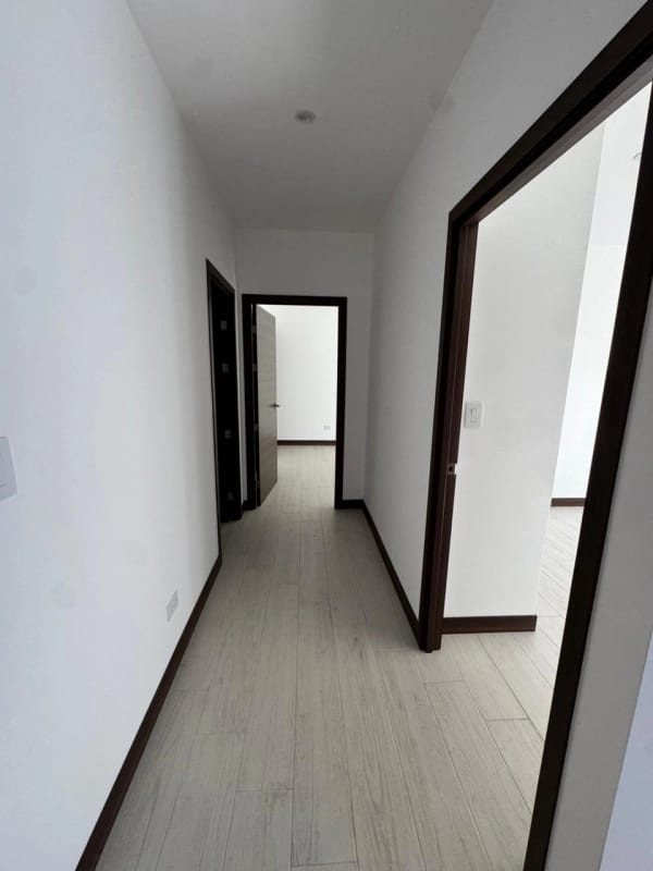 Apartamento en venta o renta Edificio Spazio zona 15 — foto 12 de 13