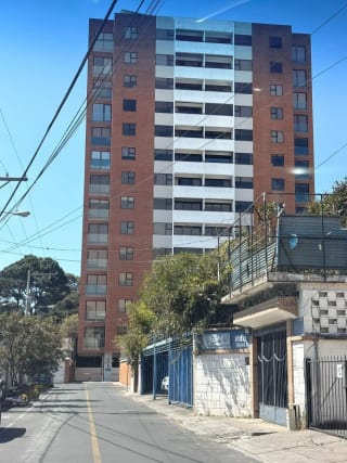 Amplio Apartamento en Casa Acueducto Zona 10 — miniatura 1 de 14
