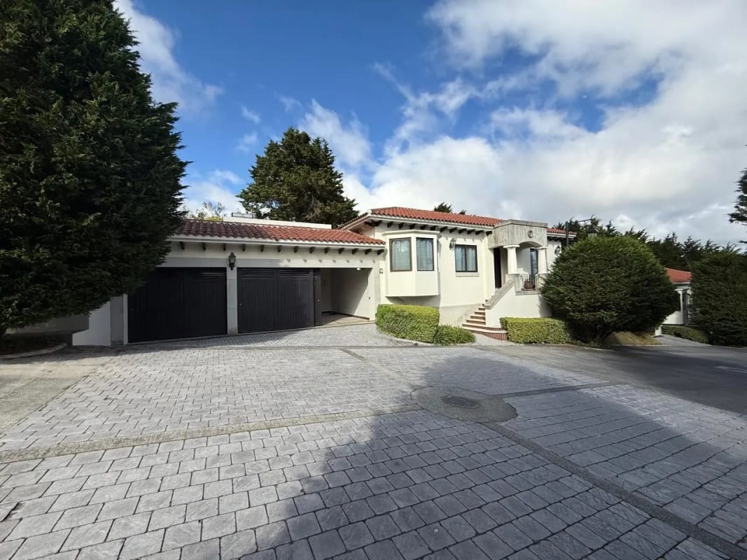 Preciosa residencia de un nivel en Lazos de Fraijanes — foto 1 de 16