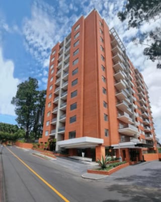Apartamento en renta LUCCA zona 14 — miniatura 1 de 16