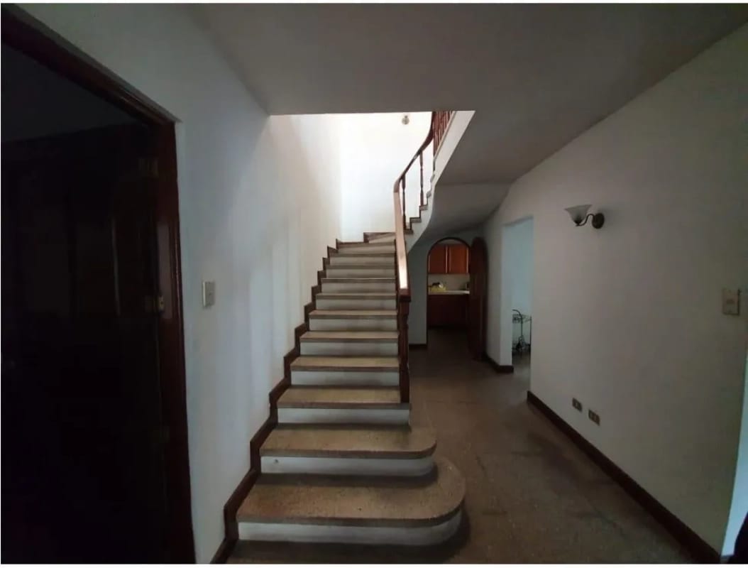 Casa en Venta Zona 14, La Villa — foto 4 de 10