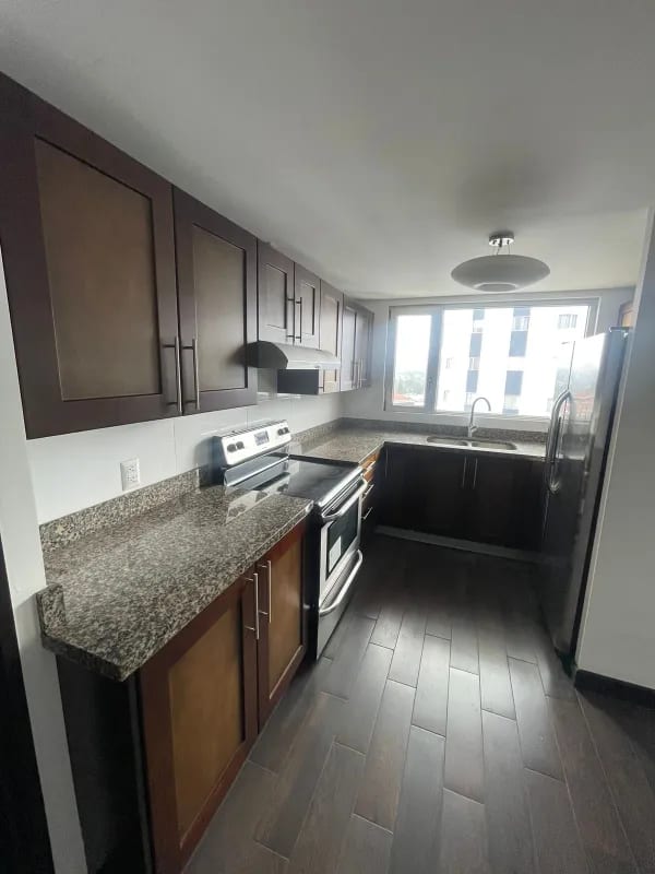 Apartamento en renta - Edificio Attica II, Zona 14 — foto 10 de 11