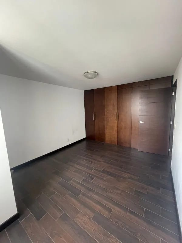 Apartamento en renta - Edificio Attica II, Zona 14 — foto 9 de 11