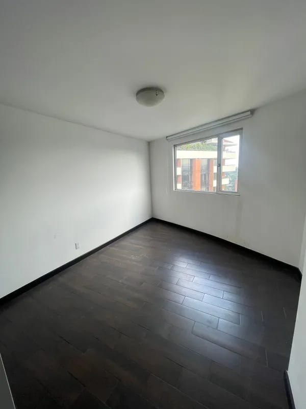 Apartamento en renta - Edificio Attica II, Zona 14 — foto 8 de 11