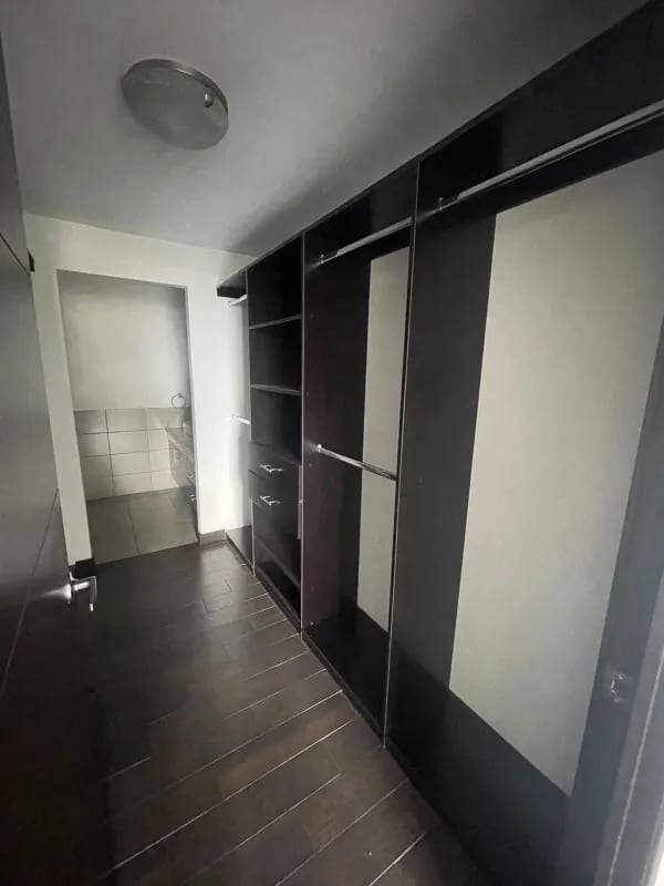 Apartamento en renta - Edificio Attica II, Zona 14 — foto 5 de 11