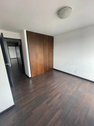 Apartamento en renta - Edificio Attica II, Zona 14 — miniatura 4 de 11