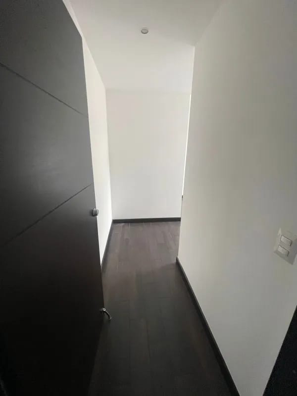 Apartamento en renta - Edificio Attica II, Zona 14 — foto 3 de 11