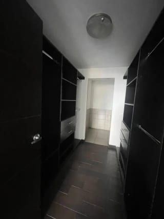 Apartamento en renta - Edificio Attica II, Zona 14 — miniatura 2 de 11