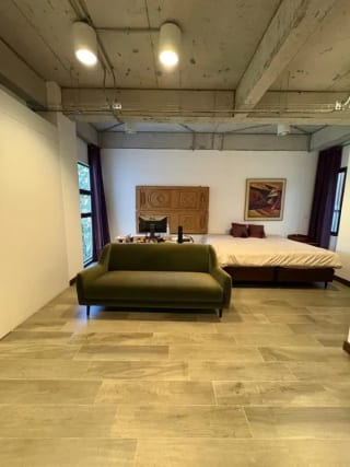 Apartamento Amueblado en Renta – San Antonio Lofts, Oakland Zona 10 — miniatura 2 de 10